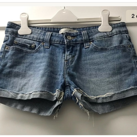Levi’s Juniors Cuffed Jean Shorts Med Wash Size 5 - Picture 2 of 8